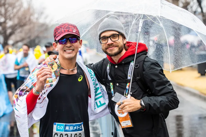 Chevy Rough with a client at the Tokyo Marathon